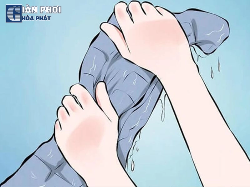 Trước khi phơi, hãy giặt áo phao đúng cách để giữ được chất lượng áo